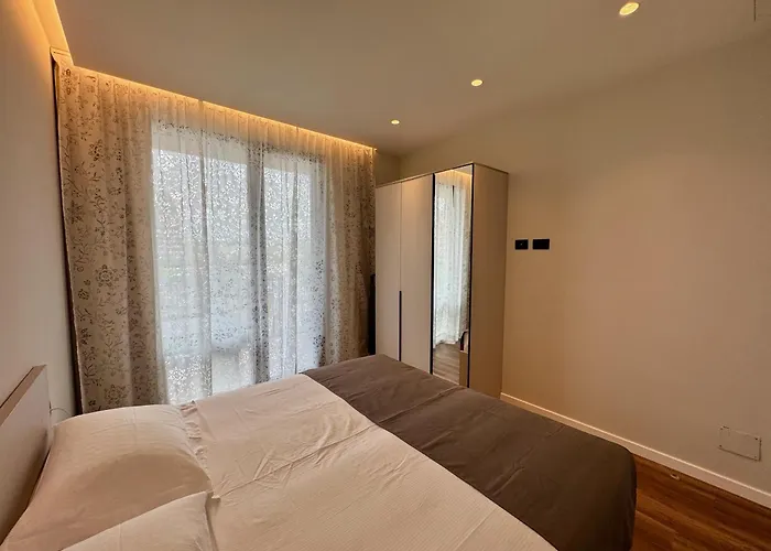 アパート Altana Guest ティラナ