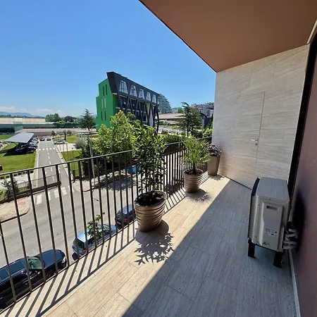 Altana Guest דירה *